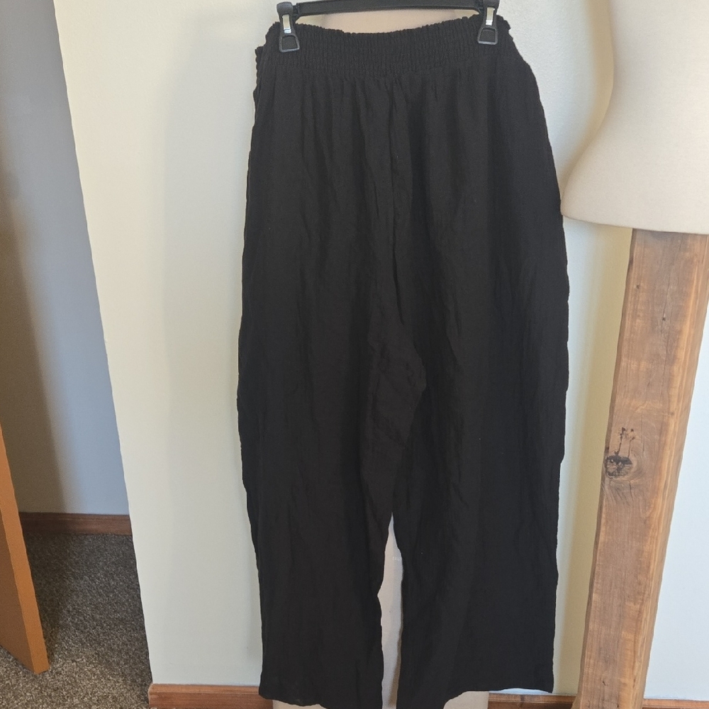 Womens Light Black Crinkle Pants.